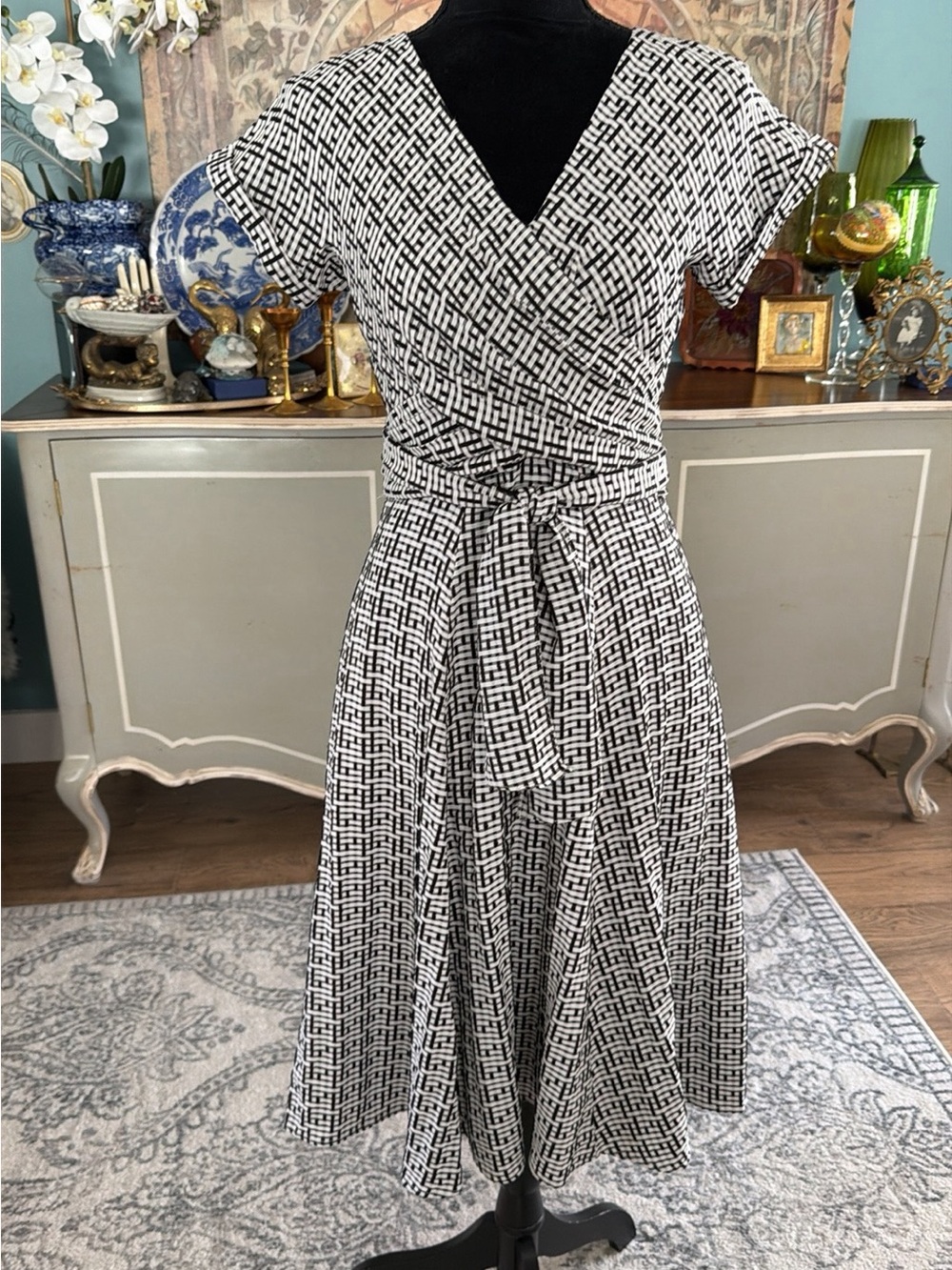 Gal Meets Glam Black and White Geometric Wrap Midi Dress
